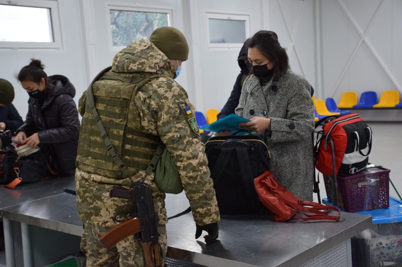 На Донбасі зросла частота перетину українського кордону: за тиждень на 57% 1