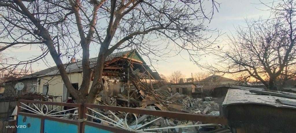 Боевики обстреляли посёлок Невельское: несколько жилых домов разрушены 2