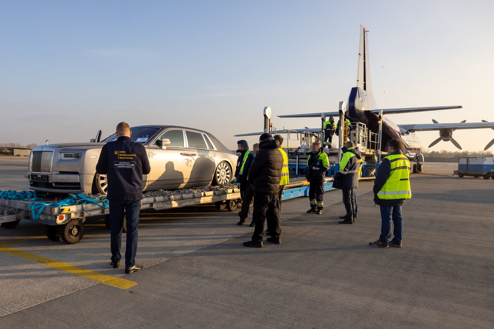 Україна вислала до Німеччини речові докази на 1 мільйон євро: Lamborghini і Rolls Royce проходять у справі про шахрайство 5