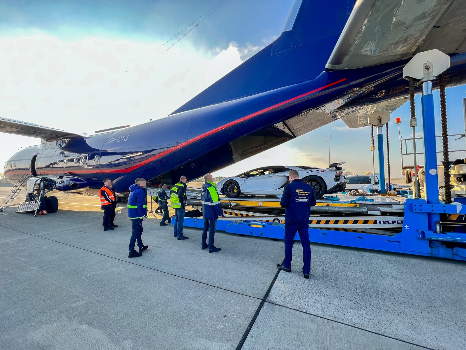 Україна вислала до Німеччини речові докази на 1 мільйон євро: Lamborghini і Rolls Royce проходять у справі про шахрайство 3