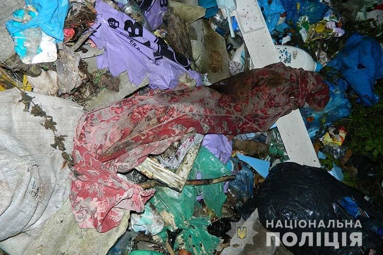 В Тернопольской области на свалке нашли труп мужчины, замотанный в покрывало: подробности и фото 1