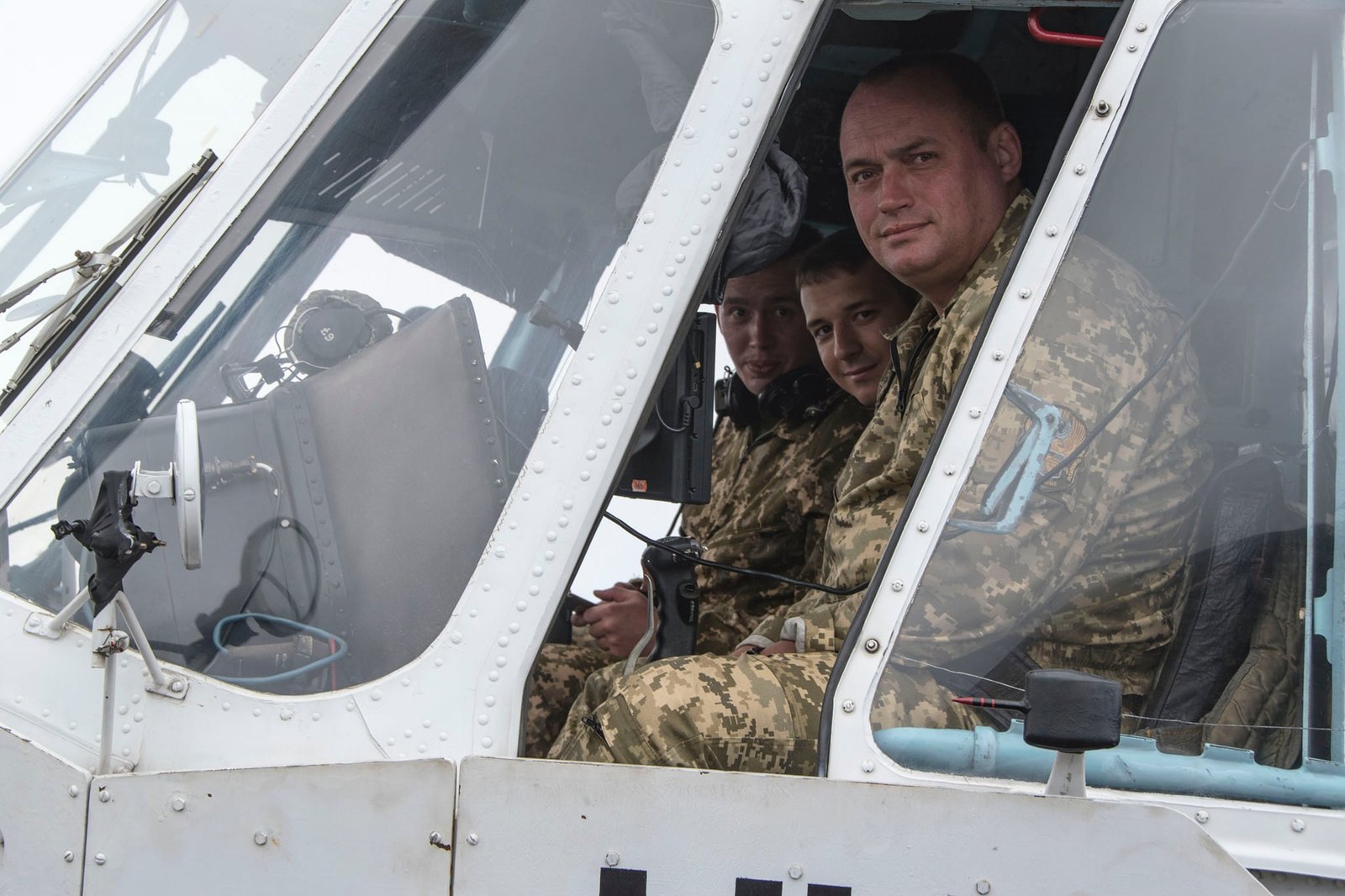 Украинские миротворцы посадили вертолёт на кратер активного вулкана в Конго 7