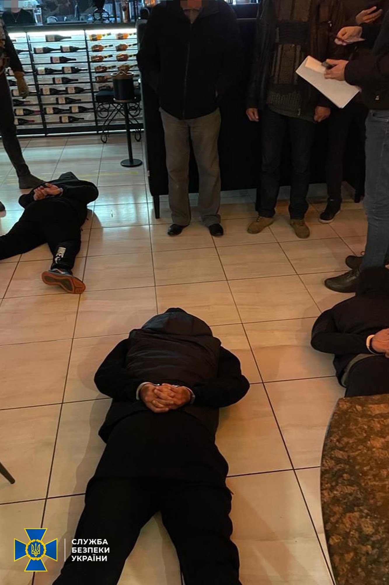 На Херсонщині фермер відмовився платити мільйон гривень рекетирам: вони побили його та забрали машину 3