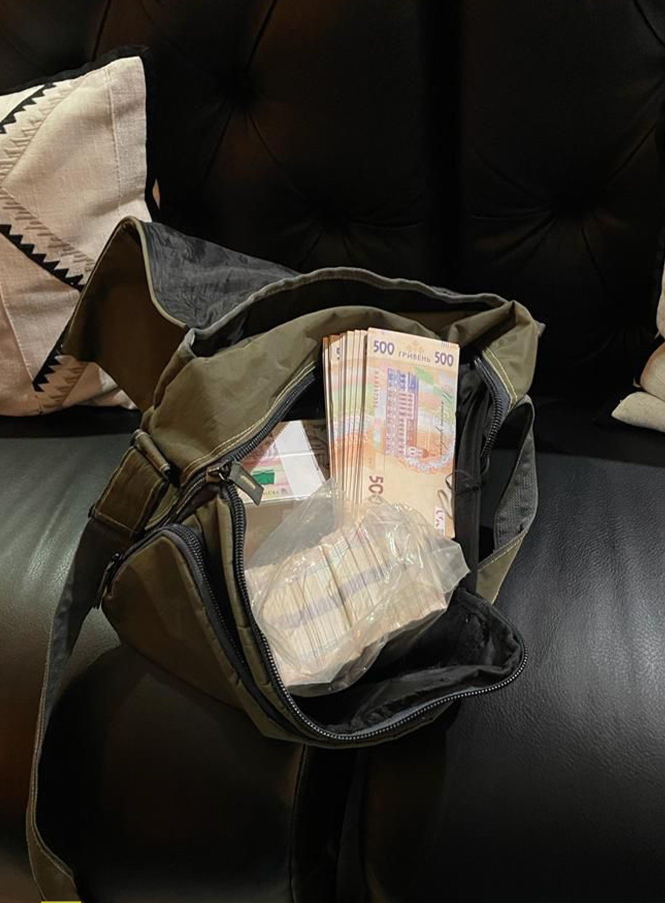 На Херсонщині фермер відмовився платити мільйон гривень рекетирам: вони побили його та забрали машину 4