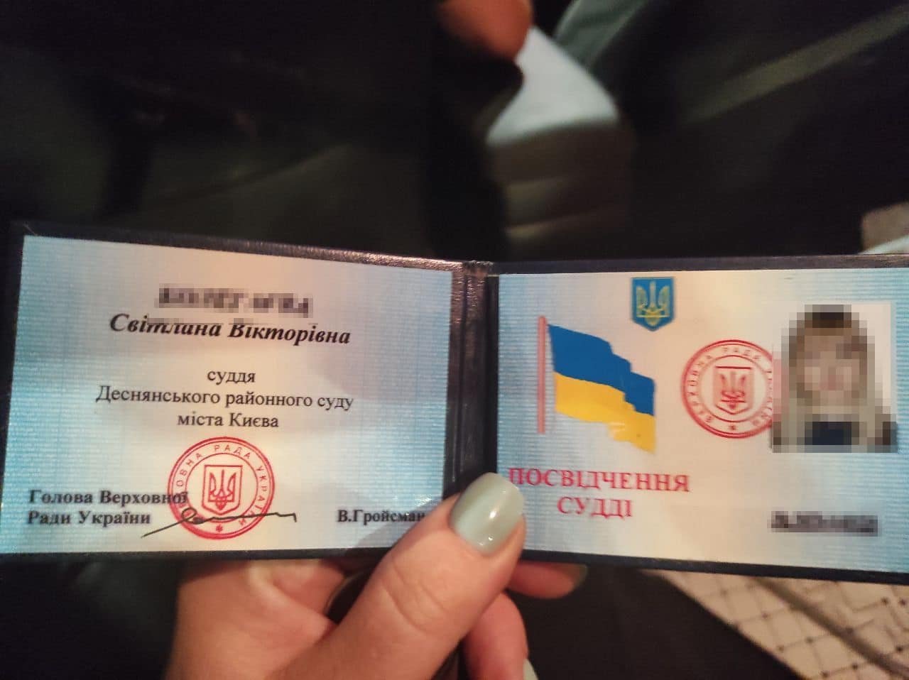 В Киеве судья понесёт наказание за «пьяное» вождение: она чуть не сбила людей и врезалась в столб 4
