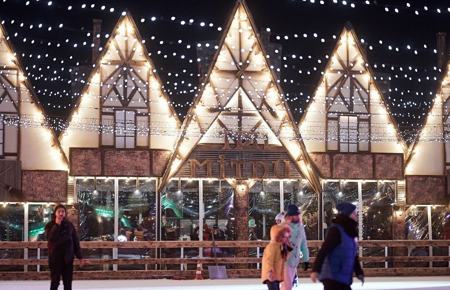 В Киеве открыли локацию зимних развлечений Winter Village в стиле Гарри Поттера 3