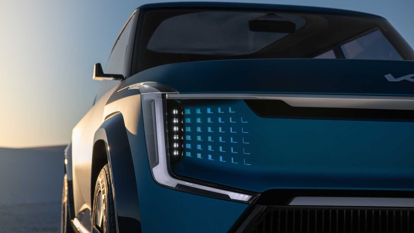 Компания Kia показала концепт электро-кроссовера будущего с 27-дюймовым дисплеем и капотом из солнечных батарей 2