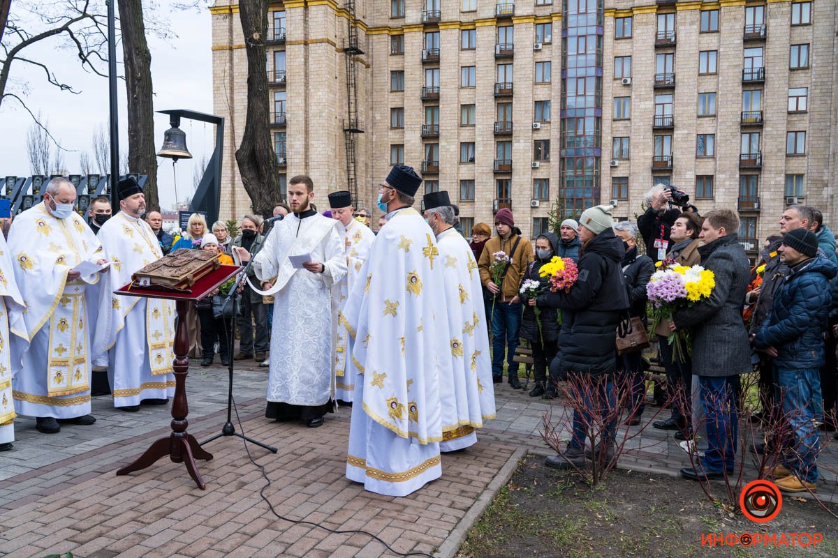 молебен на аллее Небесной сотни молебен на аллее Небесной сотни