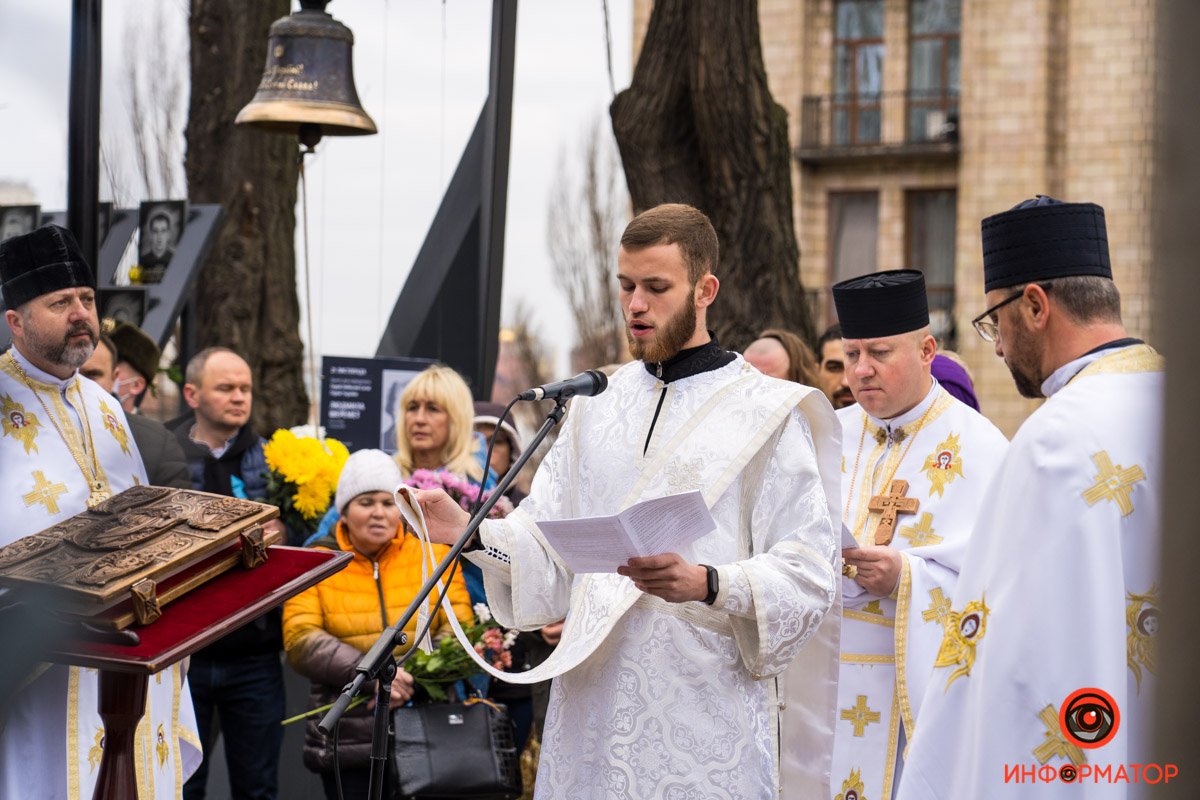 молебен на аллее Небесной сотни молебен на аллее Небесной сотни