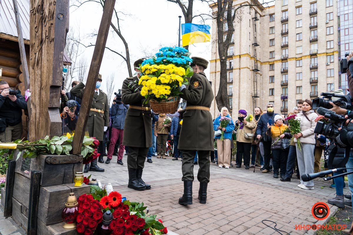 молебен на аллее Небесной сотни молебен на аллее Небесной сотни