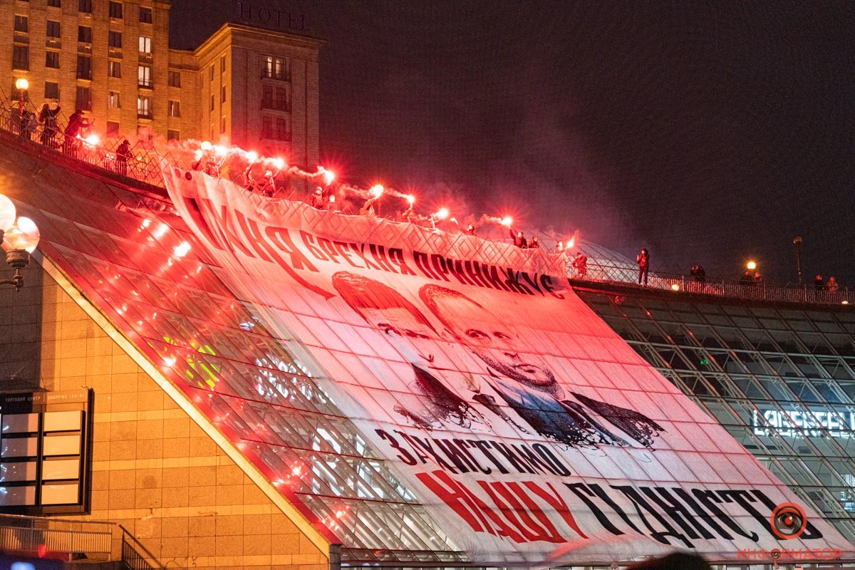 Хода пам'яті на Майдані переросла в акцію протесту на Банковій. Як це було 7