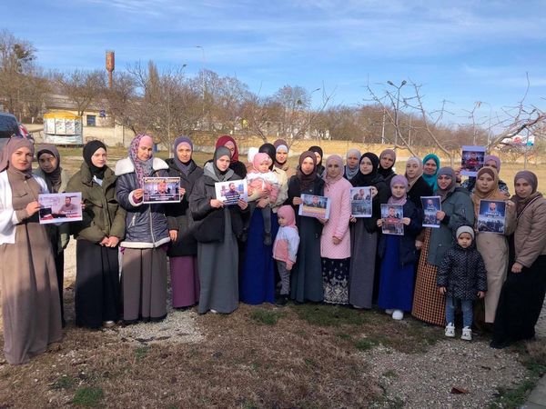 У Криму запустили флешмоб на підтримку незаконно заарештованого адвоката 3