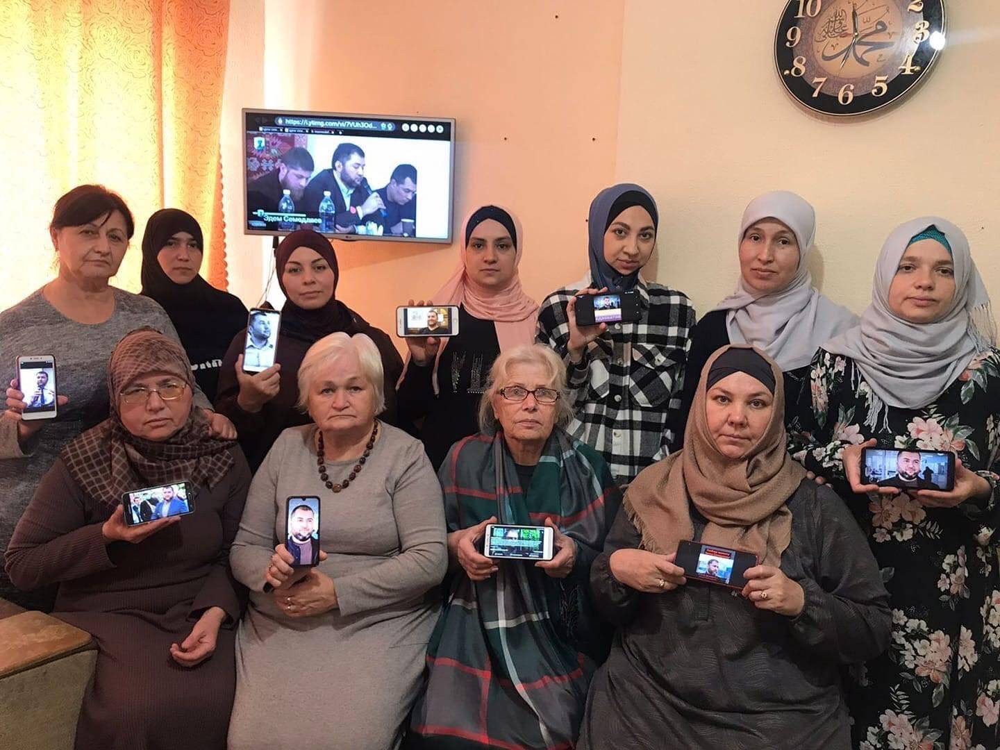 У Криму запустили флешмоб на підтримку незаконно заарештованого адвоката 8