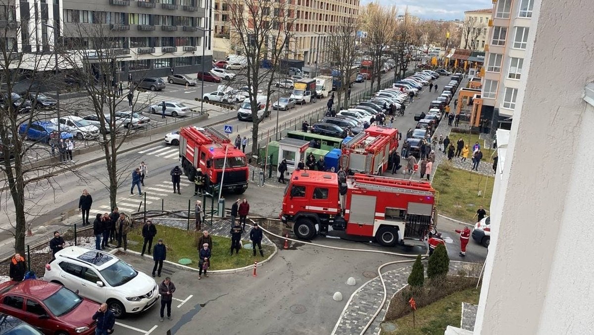 Пожар в многоэтажке в Киеве: 5 человек оказались заблокированными в лифте 1