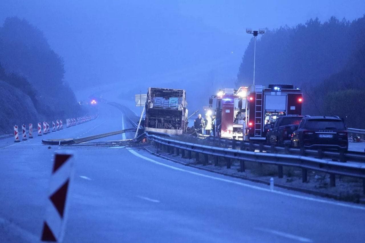 В Болгарии автобус с туристами попал в ДТП и загорелся: погибли более 40 человек 7