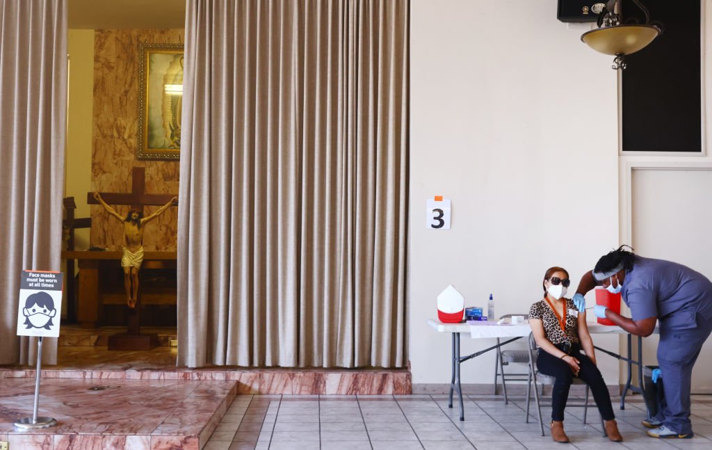 Где бы ещё уколоться: самые необычные пункты вакцинации в Украине 10