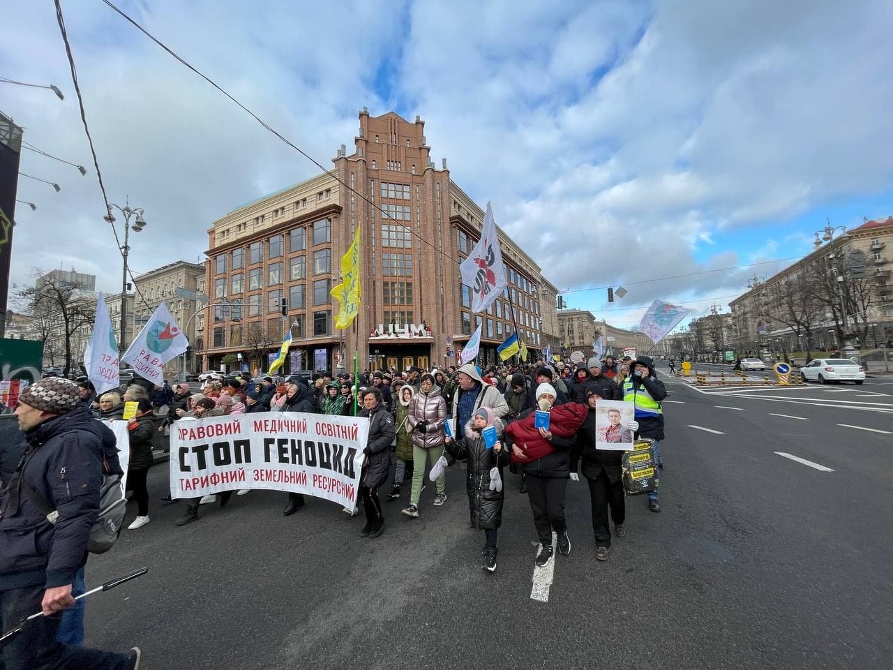 В Киеве митингуют антивакцинаторы: в центре столицы перекрыли движение 1