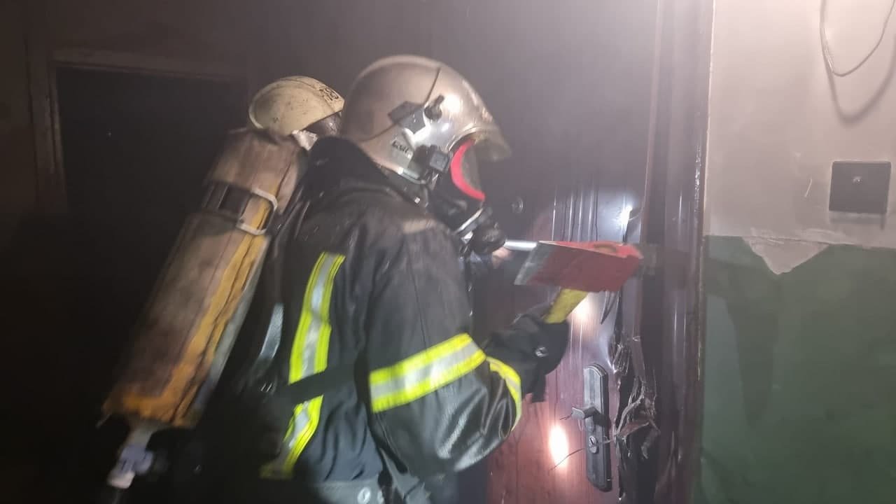 У Дніпрі горів дах багатоповерхівки: мешканців евакуювали, є постраждала 20