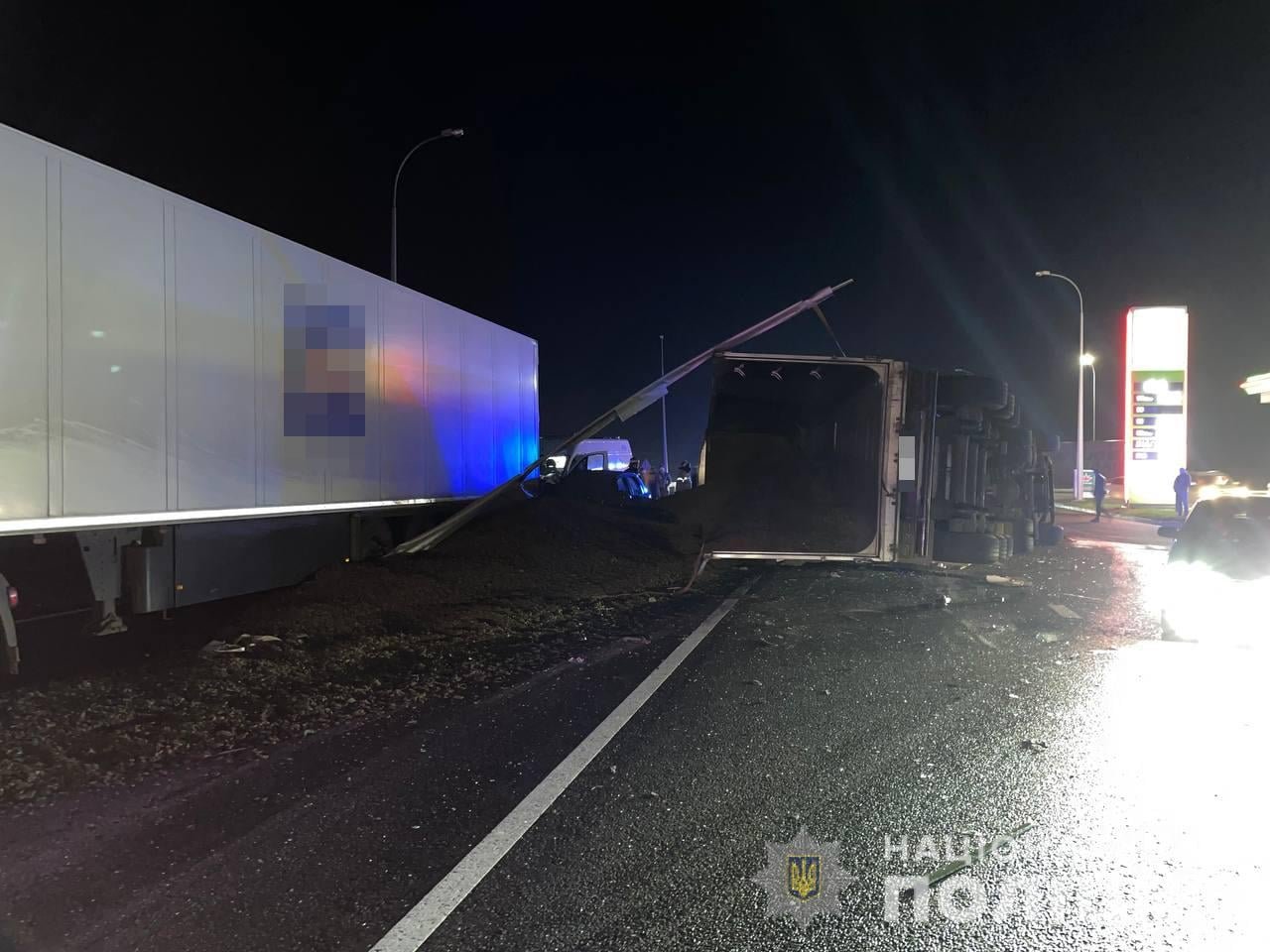 В Харькове фура раздавила такси, в котором ехали бабушка с ребёнком 2