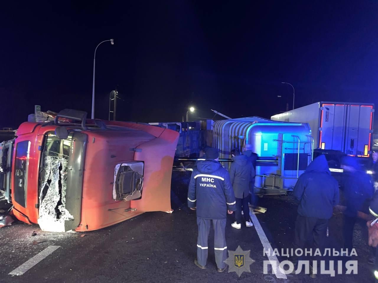 В Харькове фура раздавила такси, в котором ехали бабушка с ребёнком 4