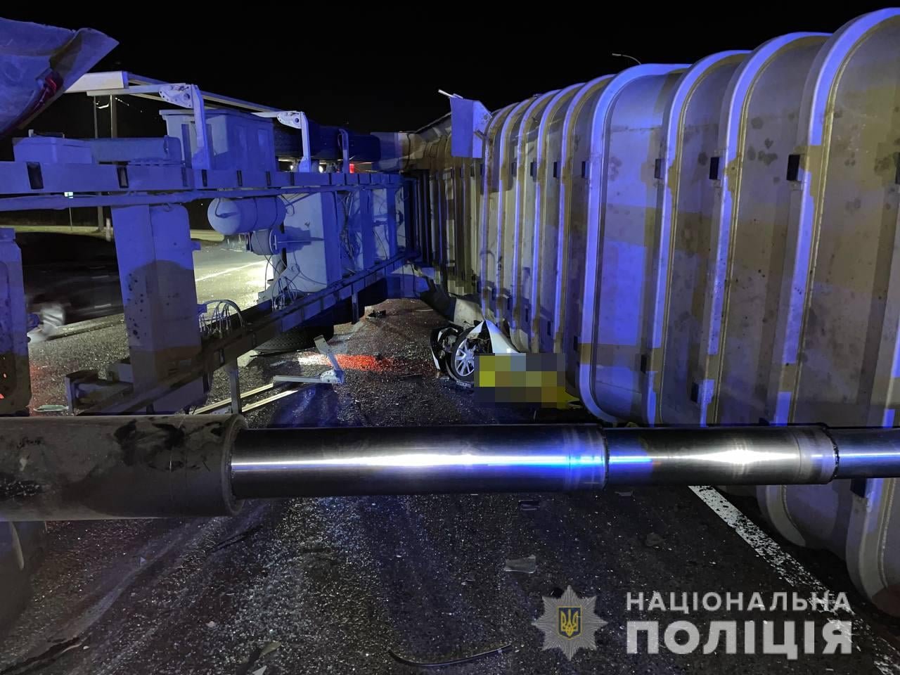 В Харькове фура раздавила такси, в котором ехали бабушка с ребёнком 6