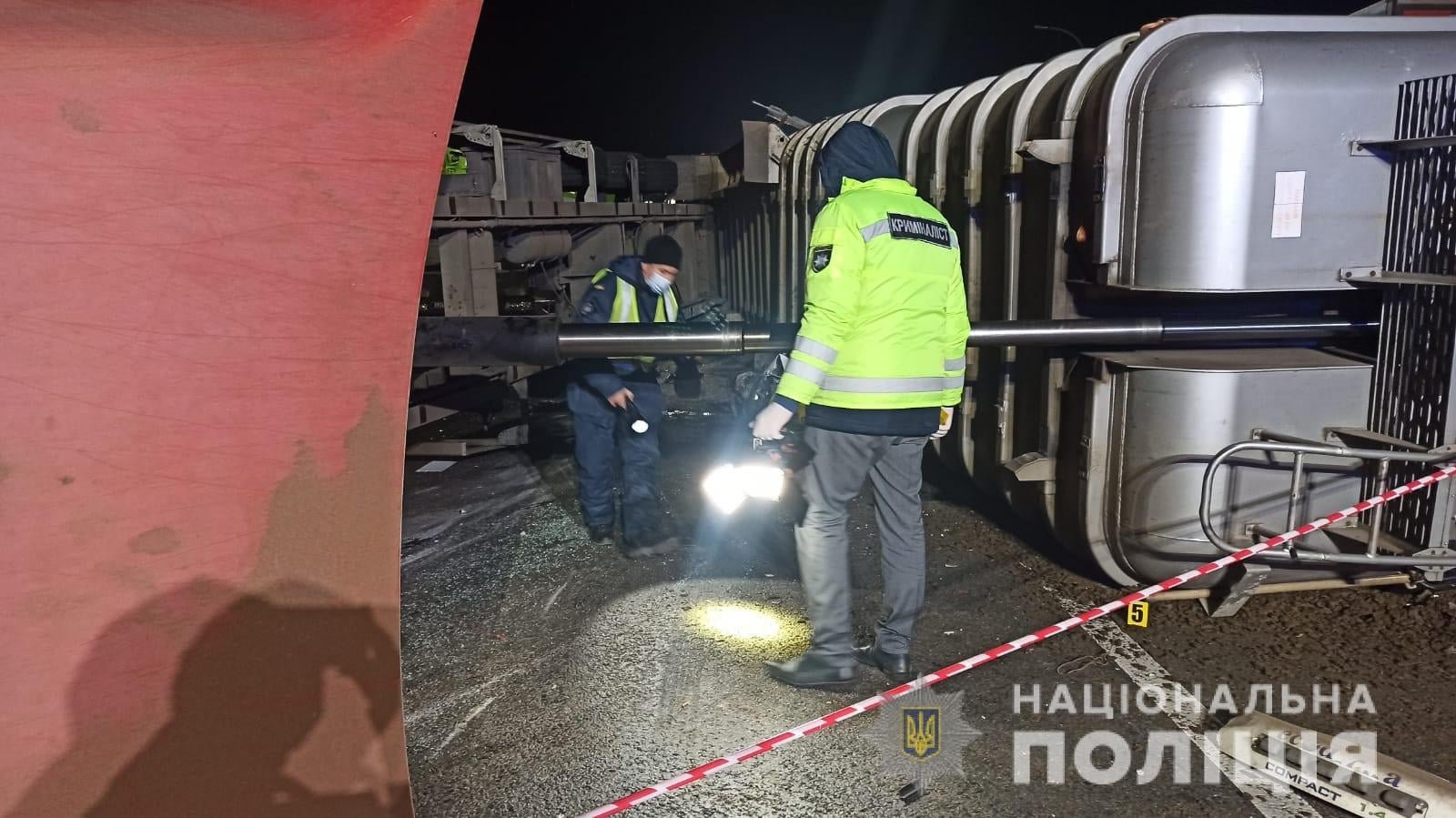В Харькове фура раздавила такси, в котором ехали бабушка с ребёнком 5