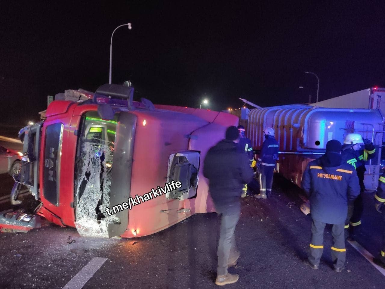 В Харькове фура раздавила такси, в котором ехали бабушка с ребёнком 7