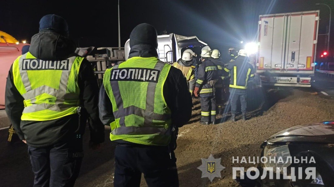 В Харькове фура раздавила такси с пассажирами. В крови водителя кроме алкоголя нашли наркотики 1