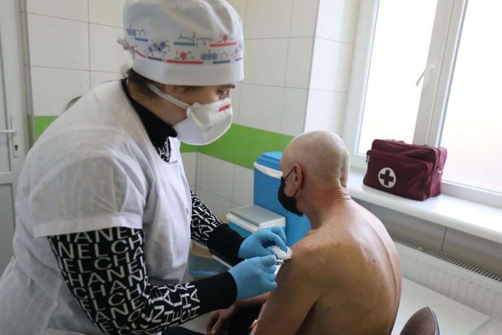 Во Львове бездомных начали вакцинировать от коронавируса 1