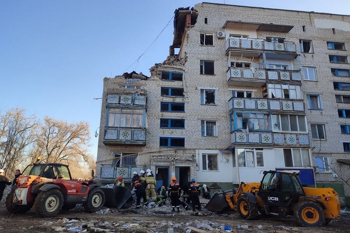 Взрыв газа в доме под Николаевом: спустя 4 часа спасатели нашли под завалами женщину без сознания 2