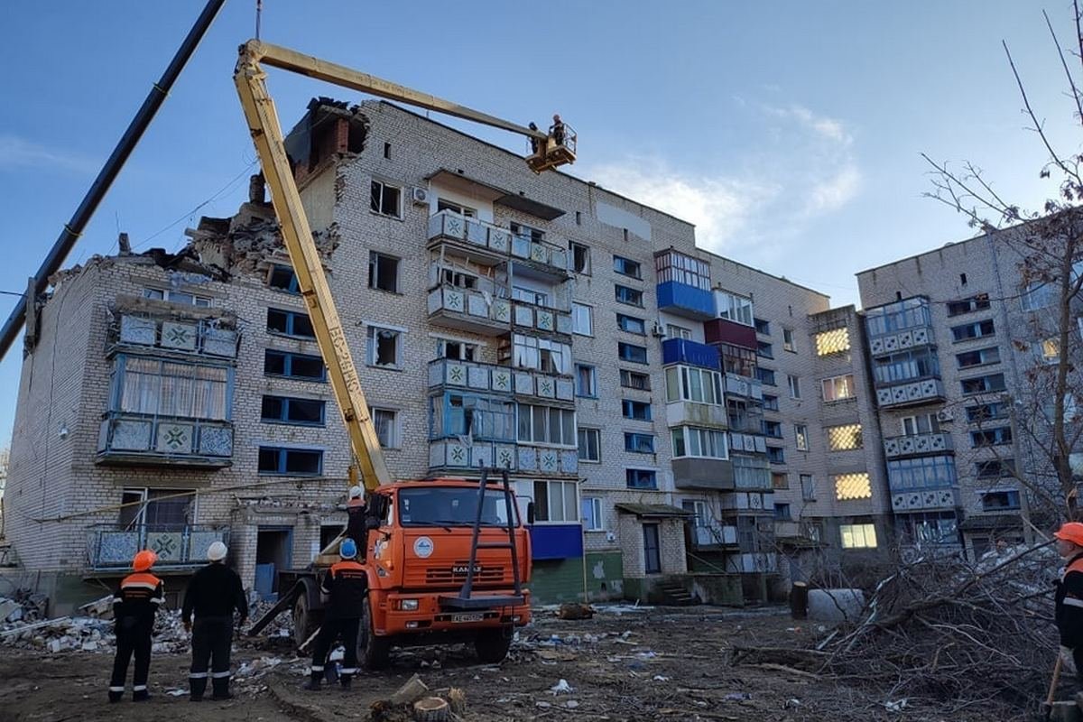 Взрыв газа в доме под Николаевом: спустя 4 часа спасатели нашли под  завалами женщину без сознания