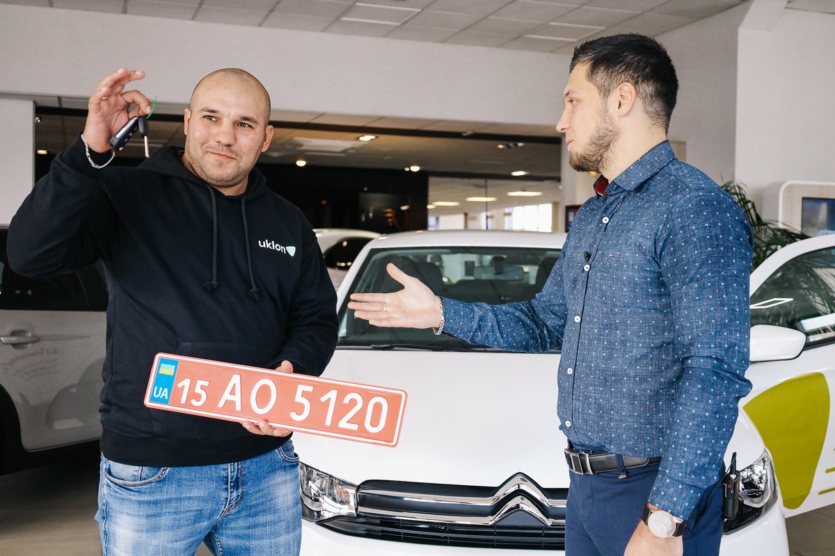 Uklon подарував своєму драйверу Citroen C-Elysee 3