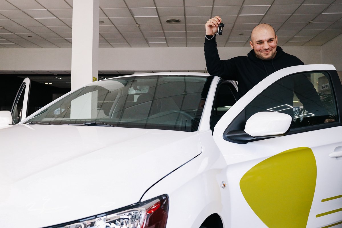 Uklon подарував своєму драйверу Citroen C-Elysee 4