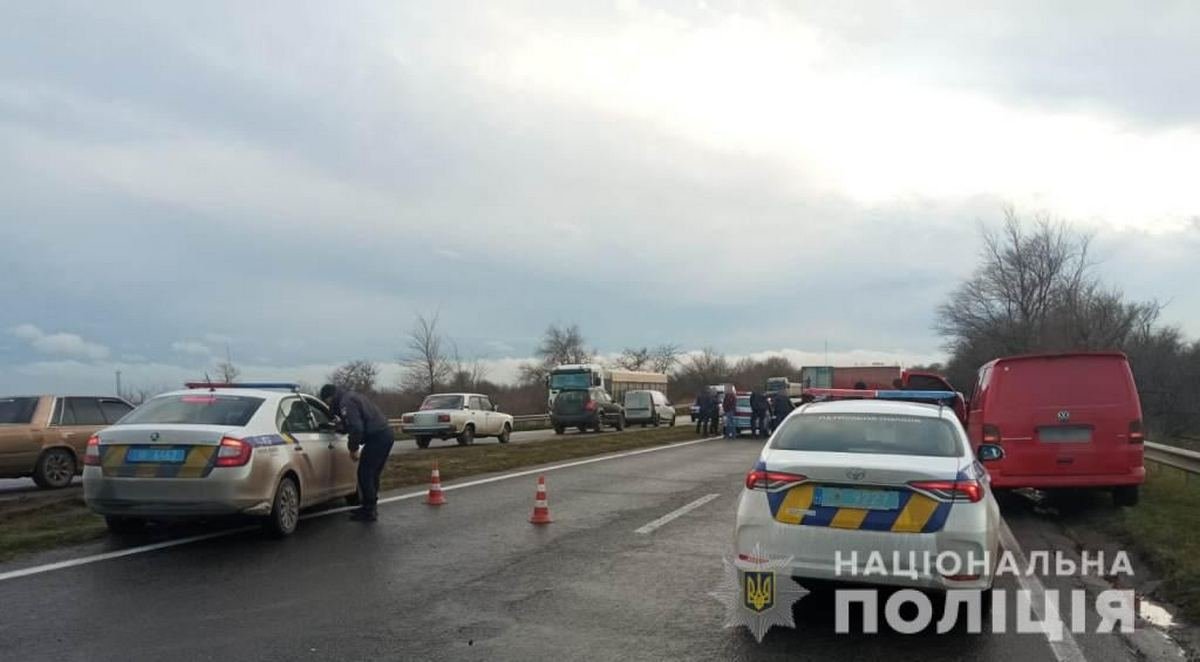 Масштабна аварія на трасі під Одесою: загинув чоловік, ще 6 постраждалих – у лікарні 2