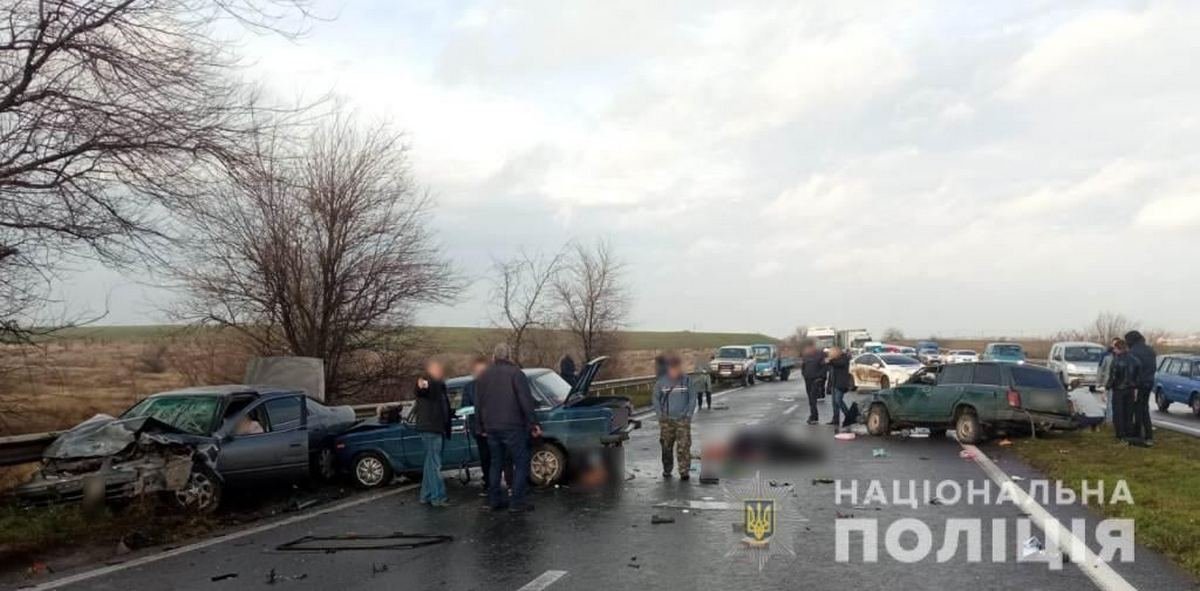 Масштабна аварія на трасі під Одесою: загинув чоловік, ще 6 постраждалих – у лікарні 1