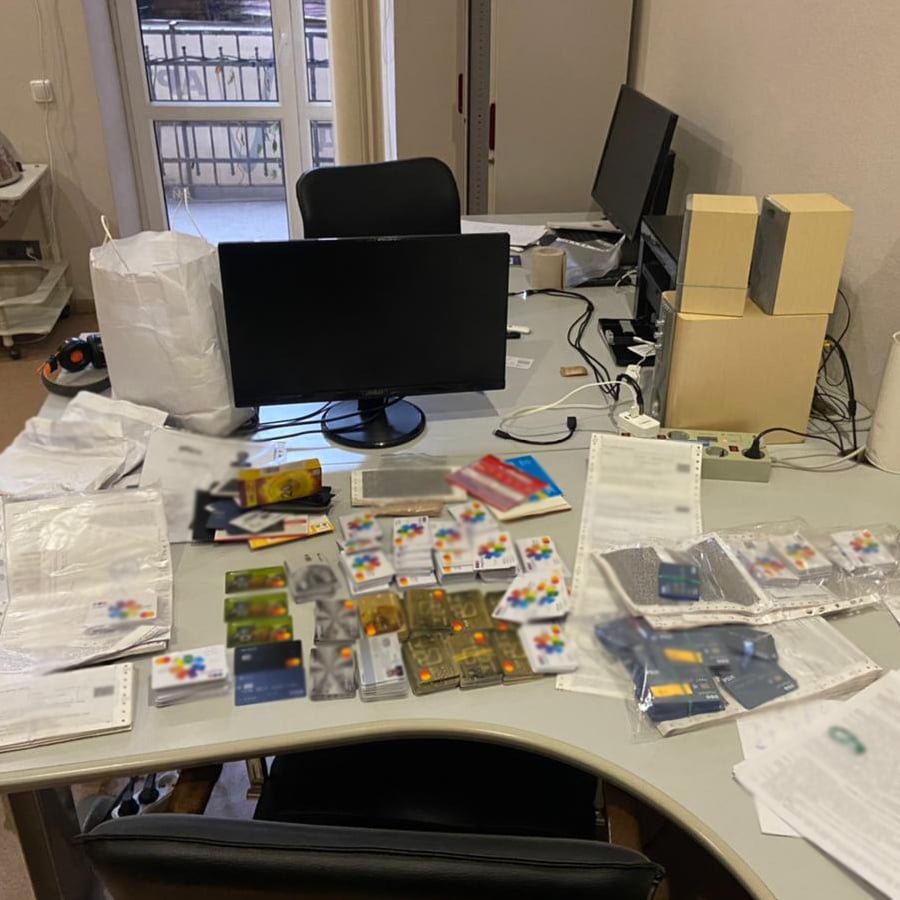 В Киеве накрыли ботоферму антивакцинаторов 2