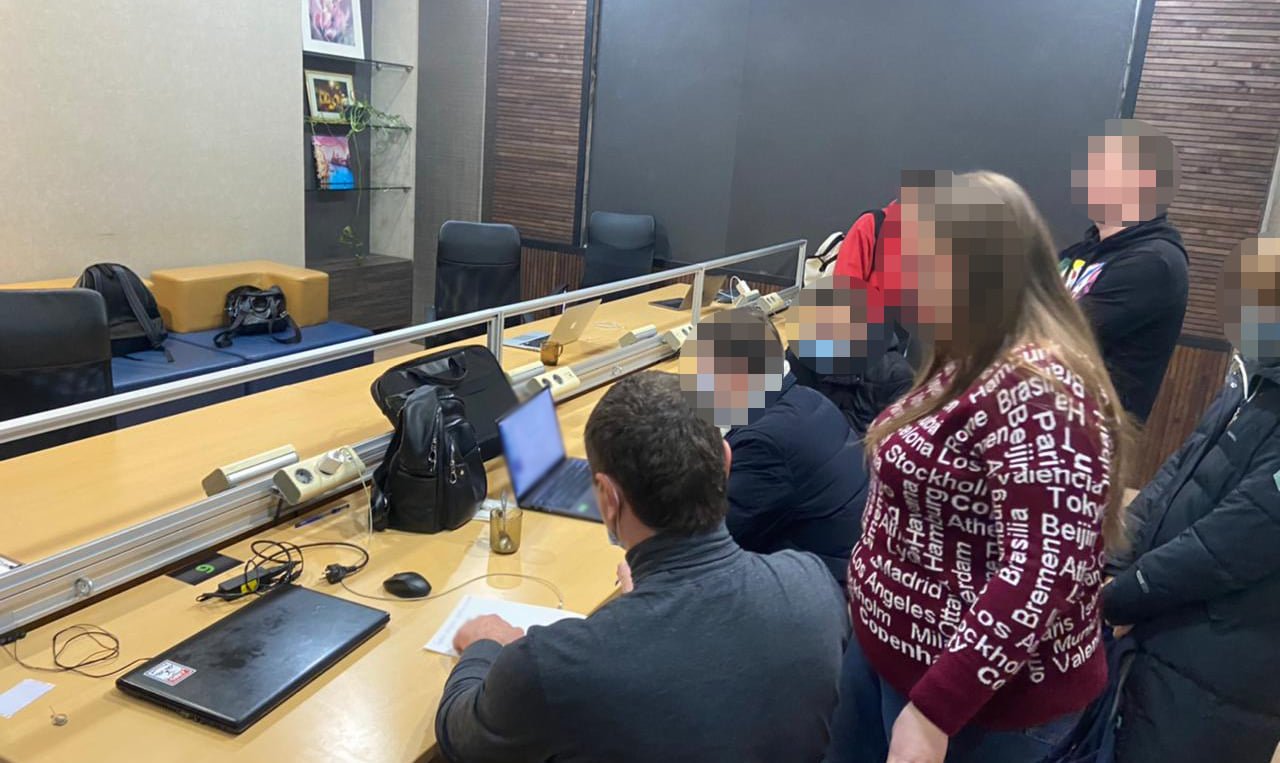 В Киеве накрыли ботоферму антивакцинаторов 1