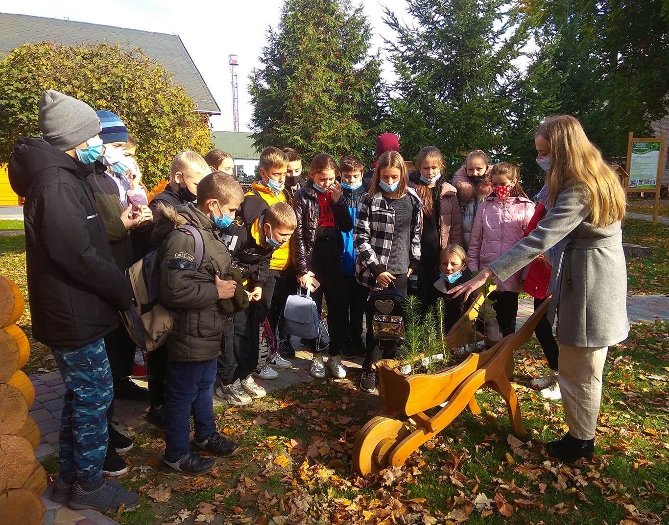 У національному парку Хмельницької області висадили 1600 дерев та кущів 3