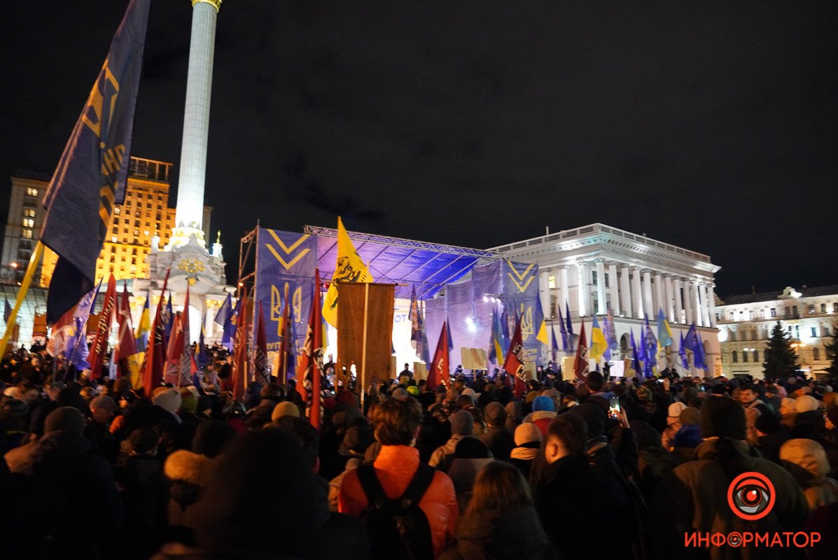 Тысячи людей митингуют на Майдане в Киеве. Хроника событий 9