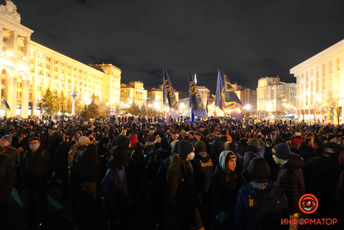 Тысячи людей митингуют на Майдане в Киеве. Хроника событий 12