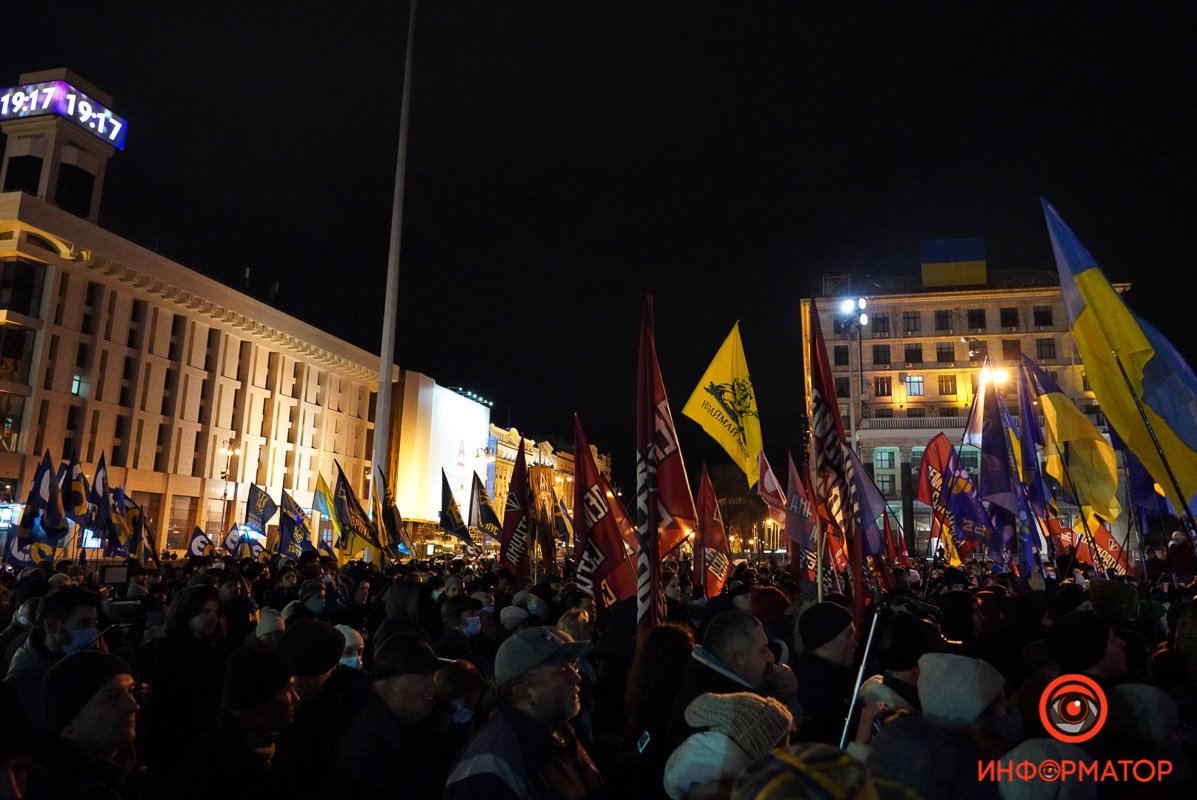 Тысячи людей митингуют на Майдане в Киеве. Хроника событий 17