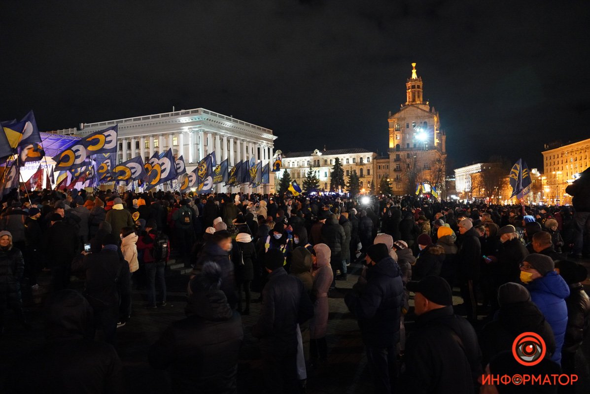 Тысячи людей митингуют на Майдане в Киеве. Хроника событий 20