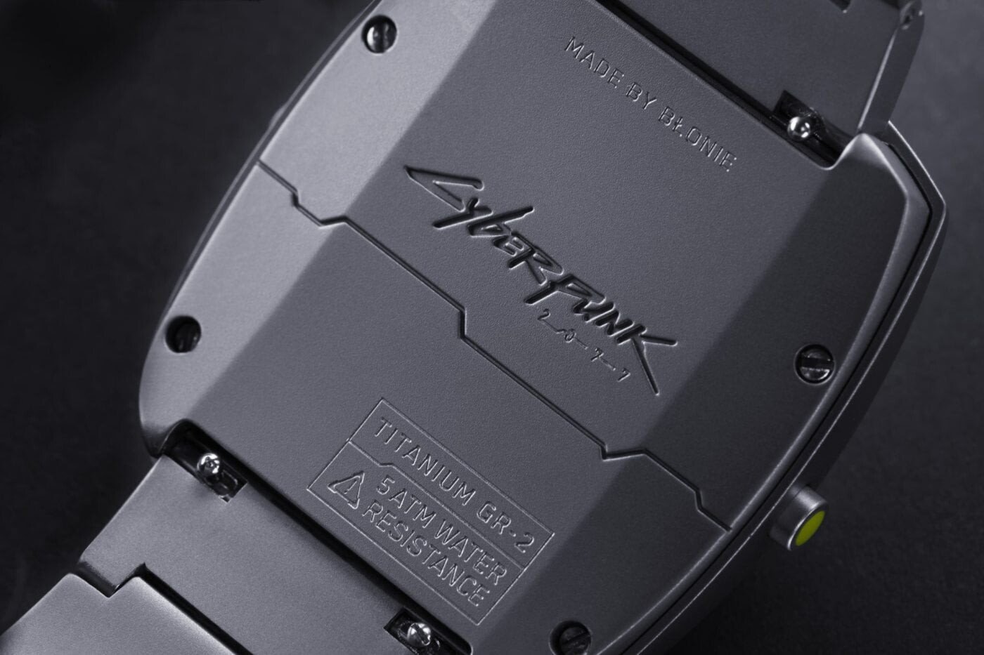 CD Project RED представила титановые часы в стиле Cyberpunk 2077 2