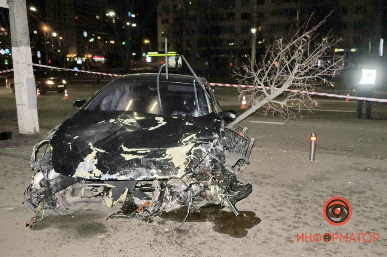 В Киеве водитель такси Uklon на скорости влетел в Kia. Машина покрутилась в груду металла 3