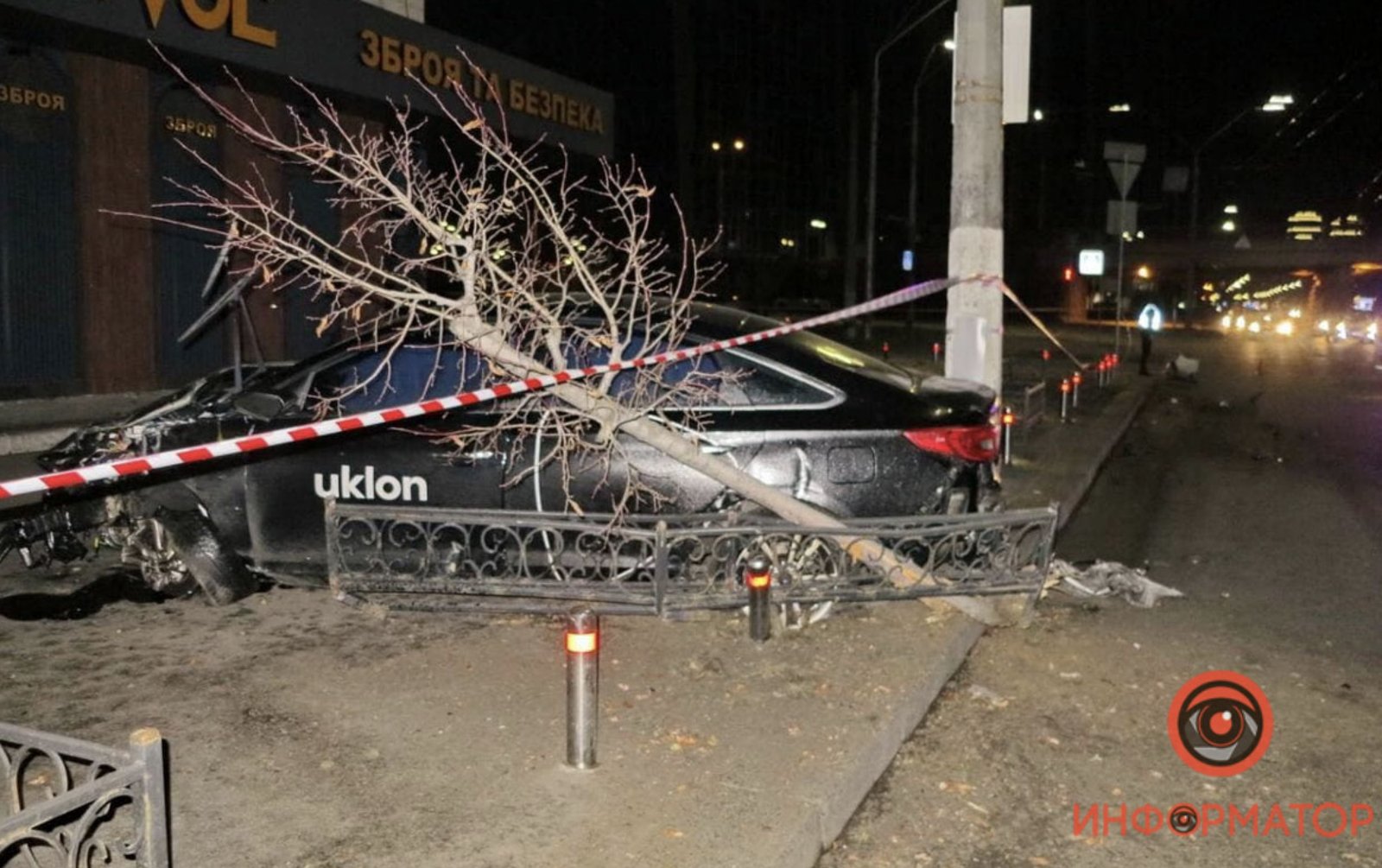 В Киеве водитель такси Uklon на скорости влетел в Kia. Машина покрутилась в груду металла 2