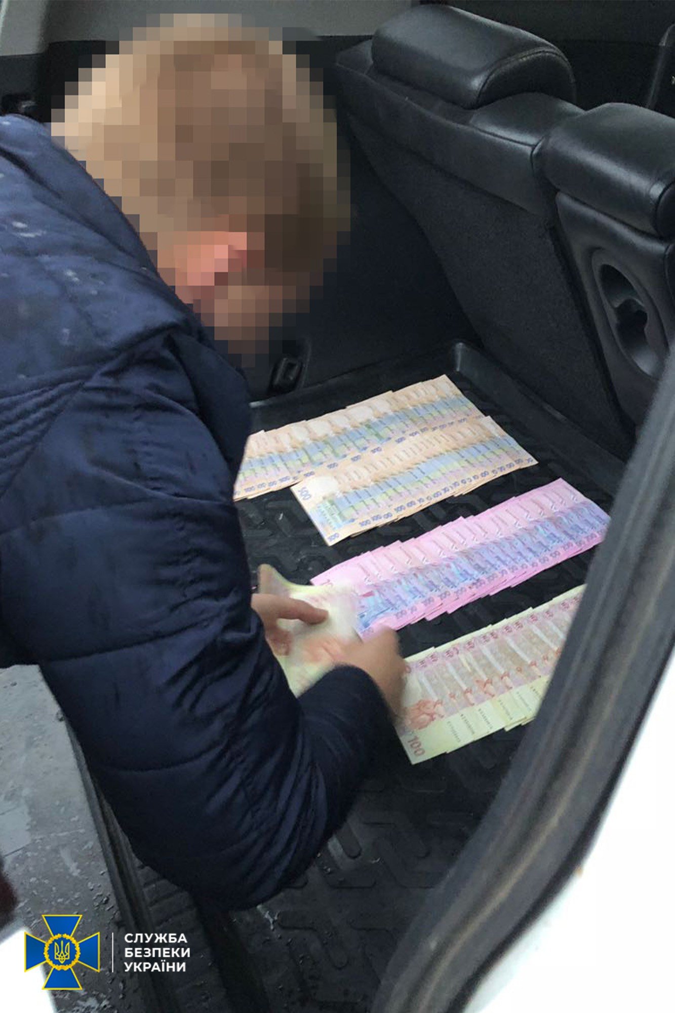 В Черниговской области сотрудник исполнительной службы забирал зарплаты у подчинённых: как его наказали 2