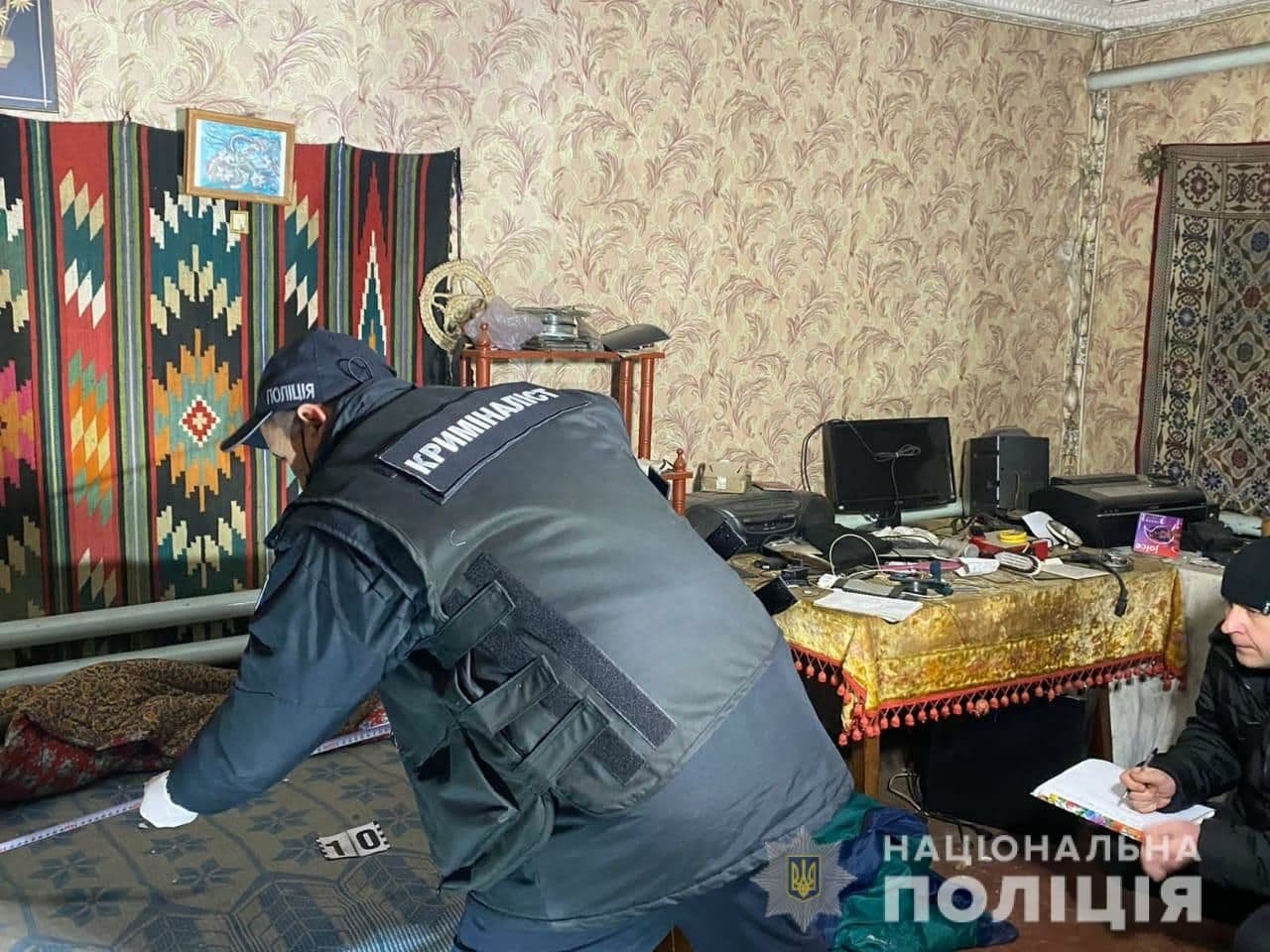 В Одесской области мужчина зарезал своего друга и спрятал тело в диван 1