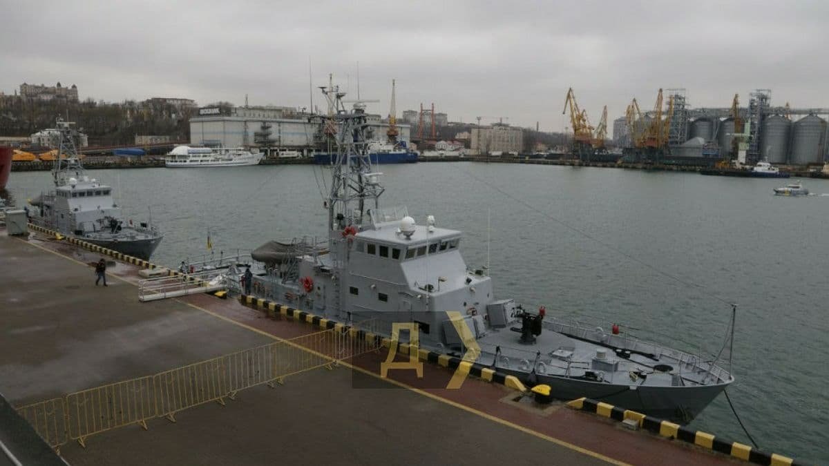 На Морвокзалі в Одесі пришвартувалися два нові патрульні катери ВМС 4