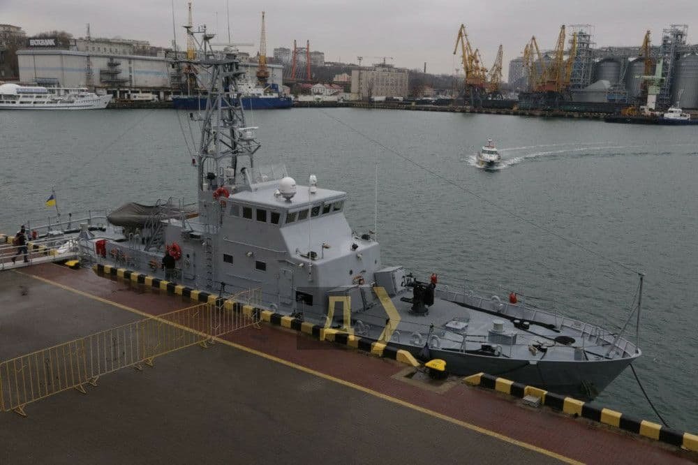 На Морвокзалі в Одесі пришвартувалися два нові патрульні катери ВМС 1