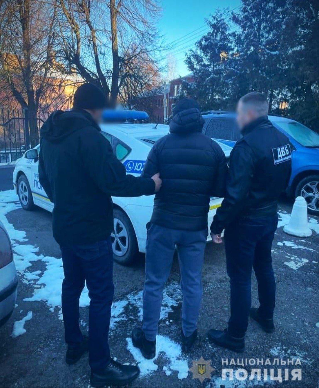В Ровенской области мужчины выследили полицейского и напали на него и его жену: он подстрелил троих 2